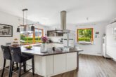 Norderstedt - Harksheide | Charmante Villa in familienfreundlicher Lage mit herrlich angelegtem Garten - Moderne Einbauküche