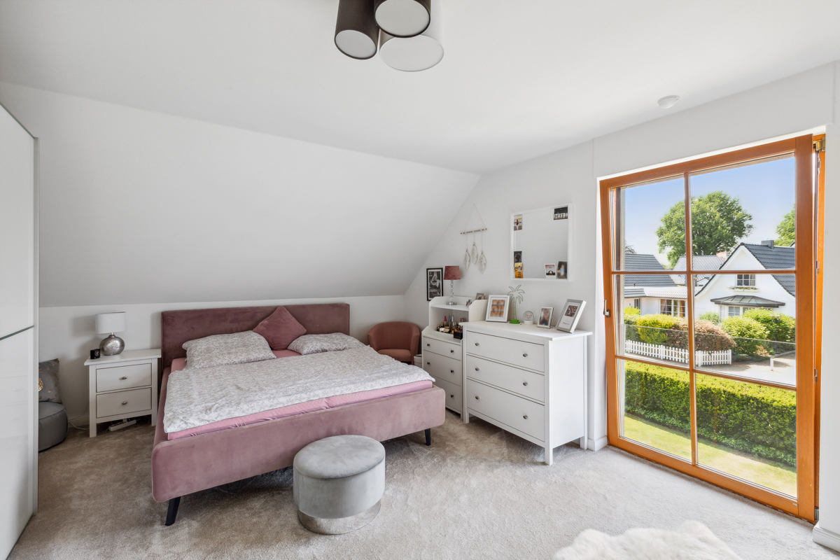 Großzügiges Schlafzimmer