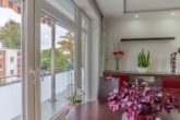 Blick zum Balkon - Elmshorn | Modernisierte 3-Zimmer-Wohnung auf Endetage mit großer Loggia und eigenem Stellplatz