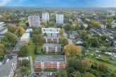 Luftbild - Elmshorn | Modernisierte 3-Zimmer-Wohnung auf Endetage mit großer Loggia und eigenem Stellplatz