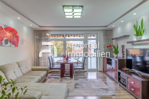 Elmshorn | Modernisierte 3-Zimmer-Wohnung auf Endetage mit großer Loggia und eigenem Stellplatz, 25335 Elmshorn, Etagenwohnung