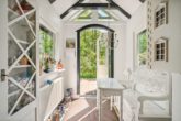 Herzlich willkommen - Hamburg – Wohldorf-Ohlstedt | Charmante Landhausvilla mit einem liebevollen Garten im Grünen