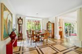 Einladender Essbereich - Hamburg – Wohldorf-Ohlstedt | Charmante Landhausvilla mit einem liebevollen Garten im Grünen