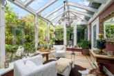 Traumhafter Wintergarten - Hamburg – Wohldorf-Ohlstedt | Charmante Landhausvilla mit einem liebevollen Garten im Grünen