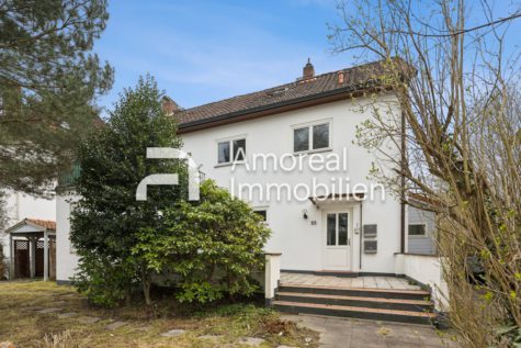 Zuhause voller Fantasie: Zwei Häuser auf großem Grundstück in Groß Borstel, 22453 Hamburg / Groß Borstel, Zweifamilienhaus