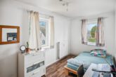 Hamburg - Sülldorf | Gut geschnittene 3-Zimmer-Wohnung mit Balkon in hervorragender Lage - Schlafzimmer