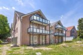 Schlüsselfertiger Neubau in Henstedt-Ulzburg | 16 WE mit Balkonen/ Terrassen sowie 21 TG-Stellpl. - Rückansicht mit Terrassen