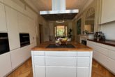 Hochwertige Einbauküche - Exklusive 4-Zimmer-Wohnung mit Einliegerwohnung, Garten und Stellplatz in begehrter Lage