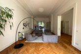 Weitläufiger Wohnbereich - Exklusive 4-Zimmer-Wohnung mit Einliegerwohnung, Garten und Stellplatz in begehrter Lage