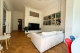 Gemütlicher und offener Wohnbereich - Exklusive 4-Zimmer-Wohnung mit Einliegerwohnung, Garten und Stellplatz in begehrter Lage