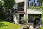 Terrasse und Souterrainzugang - Exklusive 4-Zimmer-Wohnung mit Einliegerwohnung, Garten und Stellplatz in begehrter Lage