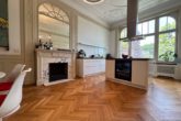 Exklusive offene Küche - Exklusive 4-Zimmer-Wohnung mit Einliegerwohnung, Garten und Stellplatz in begehrter Lage