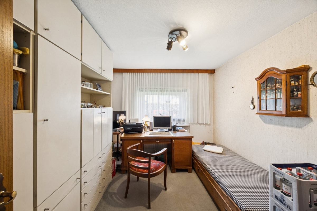 Büro/ Gästezimmer im Erdgeschoss