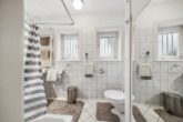 Badezimmer - Hamburg - Lokstedt | 3-Zi.-Whg. mit großzügigem Garten zur alleinigen Nutzung wartet auf Sie!