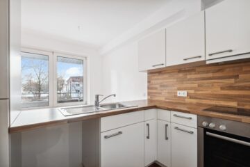 Hamburg-Bramfeld • Renovierte 2-Zimmer Eigentumswohnung mit Balkon - Halboffene Küche