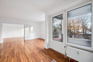 Hamburg-Bramfeld • Renovierte 2-Zimmer Eigentumswohnung mit Balkon - Wohnzimmer