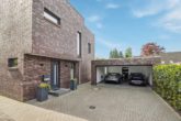 Große Doppelgarage - Norderstedt | Moderne, lichtdurchflutete Doppelhaushälfte mit luxuriöser Gaggenau Design Küche wartet auf Sie!