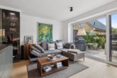 Wohnzimmer mit Blick auf die Terrasse - Norderstedt | Moderne, lichtdurchflutete Doppelhaushälfte mit luxuriöser Gaggenau Design Küche wartet auf Sie!