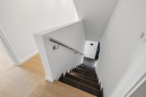 Flur im Obergeschoss - Norderstedt | Moderne, lichtdurchflutete Doppelhaushälfte mit luxuriöser Gaggenau Design Küche wartet auf Sie!