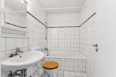 Hamburg - Eidelstedt | Renovierte 3-Zimmer-Wohnung mit großer Loggia - Hell gefliestes Badezimmer