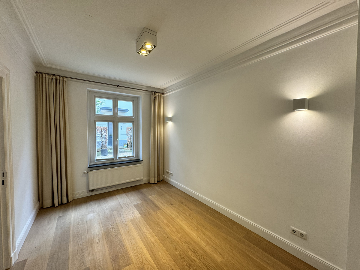 Büro / Esszimmer