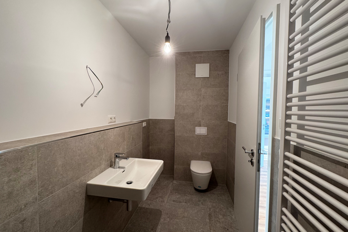 Modernes Duschbad