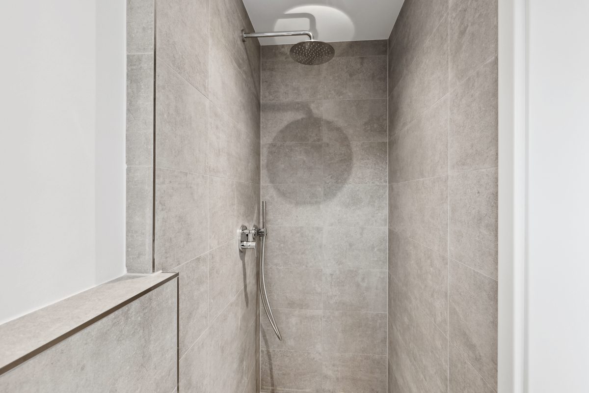 Mit bodengleicher Dusche