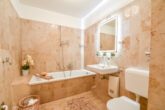 Ideal geschnittene und frisch renovierte 1 Zimmer Eigentumswohnung - Badezimmer