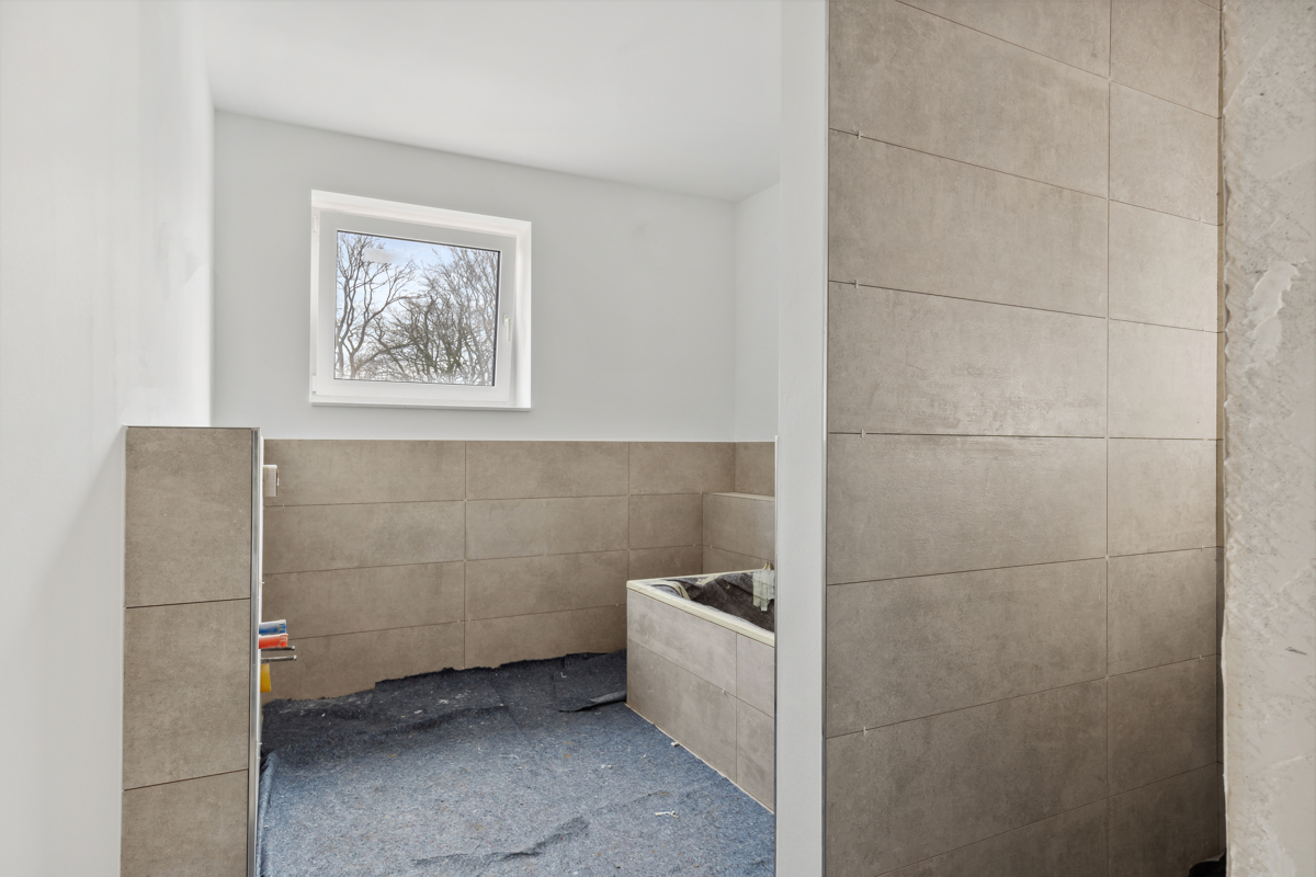 Vollbad mit sep. Dusche (Beispiel)