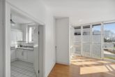 Übergang von der Küche in den Essbereich - Hamburg – Ottensen | Ihr neues Zuhause mit Elbblick – traumhafte Wohnung an der Elbchaussee