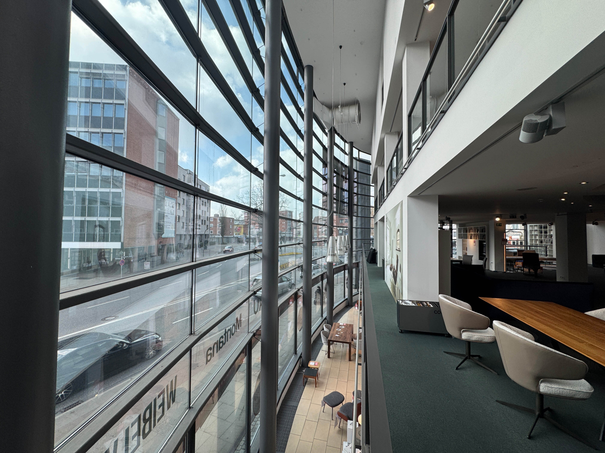 Vorderhaus Glasfront