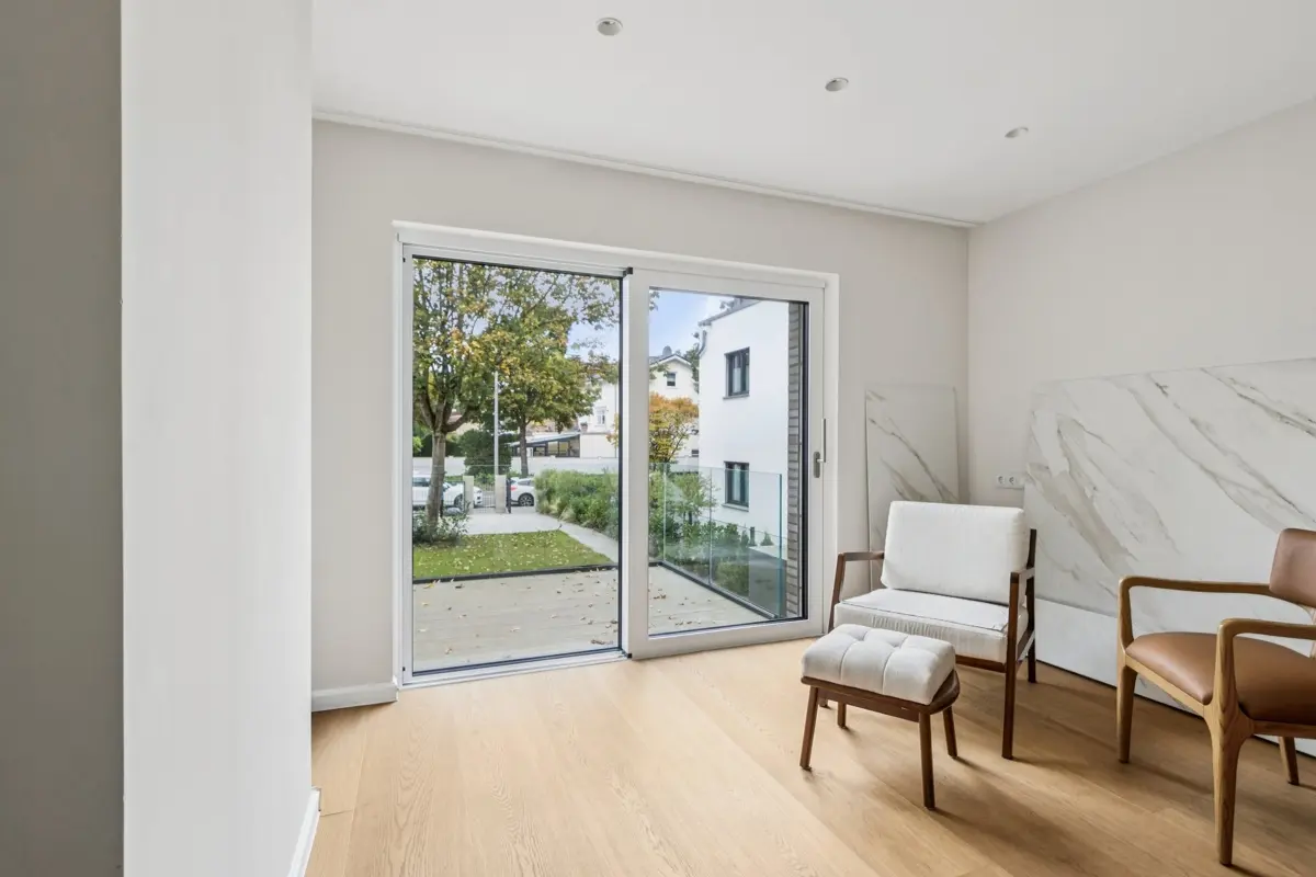 Arbeitszimmer (EG)
