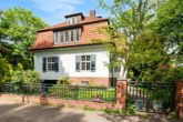 Straßenansicht - Hamburg Eppendorf | Traumhafte Stadtvilla mit sonnigem Garten direkt am Isebekkanal