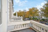 Balkon zur Straßenseite - Hamburg-Harvestehude | Altbauvilla mit drei Wohneinheiten und Ausbaupotenzial in exklusiver Lage