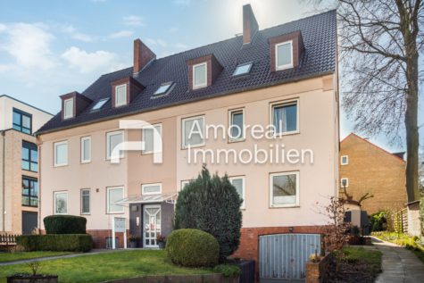 Hamburg-Sülldorf | Anheimelnd und stilvoll sanierte Maisonette-Wohnung mit großem Südbalkon, 22589 Hamburg / Sülldorf, Dachgeschosswohnung