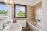 Badezimmer - Hamburg-Rahlstedt | Sanierungsbedürftiges Reihenendhaus mit viel Potenzial und einem sonnigen Garten