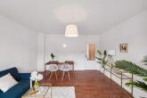 Eckernförde | Traumhafte 3-Zimmer-Wohnung mit Loggia in herrlich ruhiger Lage - Wohnzimmer mit reichlich Platz für einen Essbereich