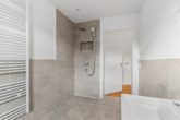 Wedel | Großzügige 3-Zimmer-Erdgeschosswohnung mit moderner Ausstattung in ruhiger Lage - Bodengleiche Dusche