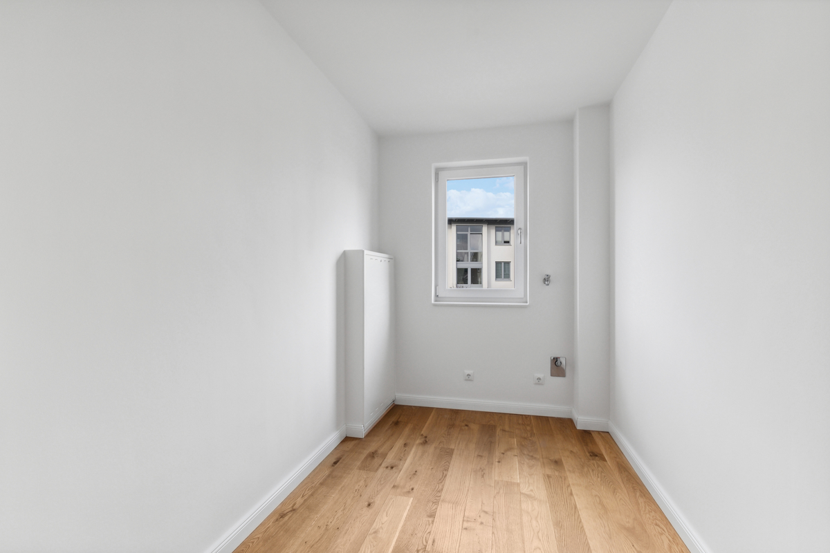 Funktionales Zimmer mit vielfältigen Nutzungsoptionen