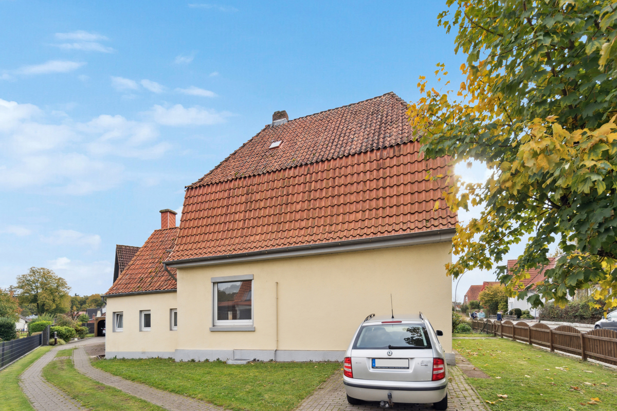 Seitenansicht mit Stellplatz