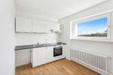 Küche - Geesthacht | Renovierte 3-Zimmer-Wohnung mit charmanten Grundriss und sonniger Loggia in der Endetage