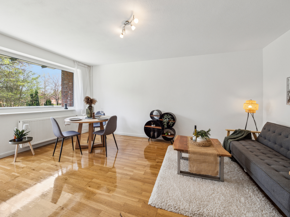 mit Zugang zum Balkon