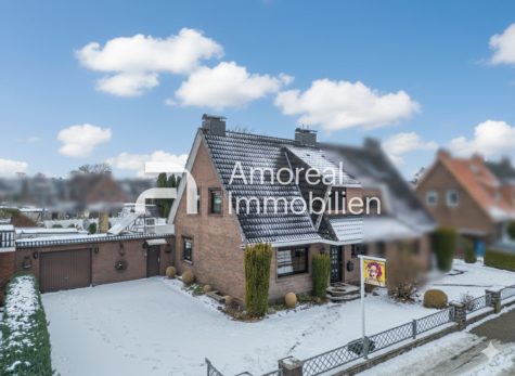 Neumünster-Einfeld | Charmante kleine Haushälfte auf tollem Grundstück mit offenem Wohnbereich, 24536 Neumünster / Einfeld, Doppelhaushälfte