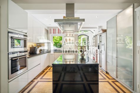 Hamburg – Wohldorf-Ohlstedt | Ein Ort zum Ankommen – charmante Landhausvilla mit Herz und Garten, 22397 Hamburg, Einfamilienhaus