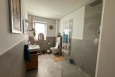 Modernes Duschbad - Moderne 2-Zimmer-Wohnung mit Terrasse, Einbauküche und Carport-Stellplatz zu vermieten