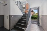 Hausflur - Moderne 2-Zimmer-Wohnung mit Terrasse, Einbauküche und Carport-Stellplatz zu vermieten