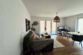 Wohnbereich - Moderne 2-Zimmer-Wohnung mit Terrasse, Einbauküche und Carport-Stellplatz zu vermieten