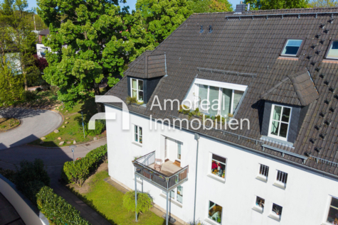 Loftartiges Wohnen in Sackgassenlage – Galerie, Kamin, Westbalkon und maßgefertigte Landhausküche, 22417 Hamburg Langenhorn, Dachgeschosswohnung
