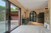 Blick Küche und Terrasse