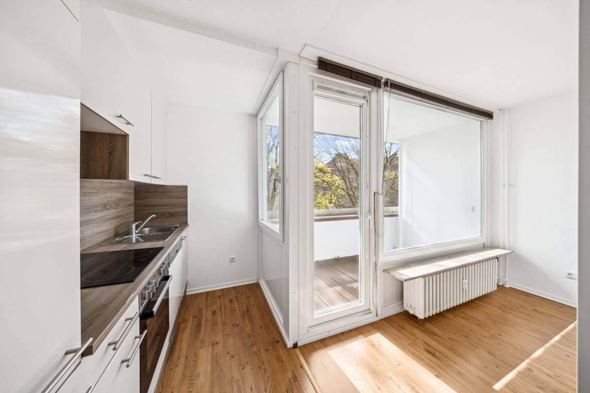 Küche mit Blick zur Loggia